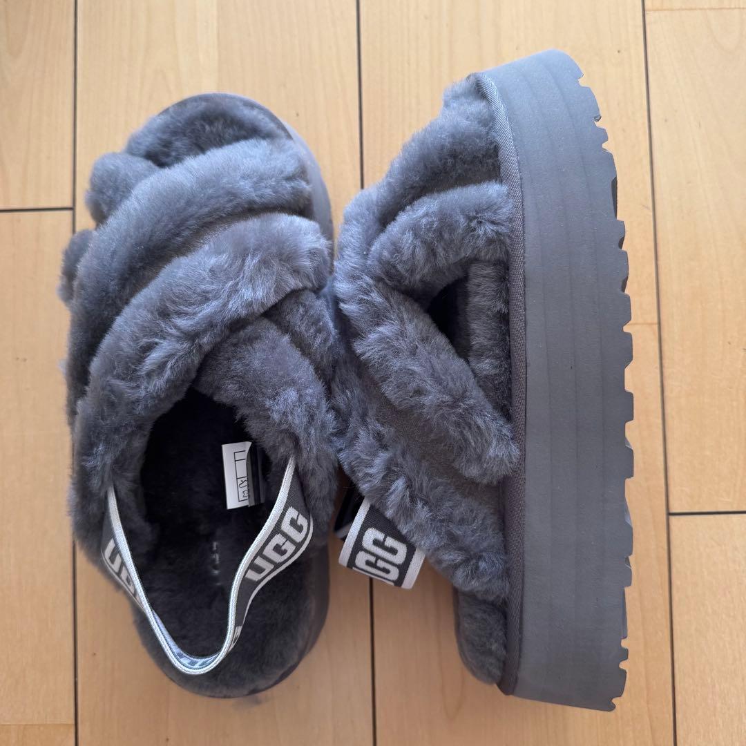 UGG W DISCO CROSS SLIDE アグ ボアサンダル グレー
