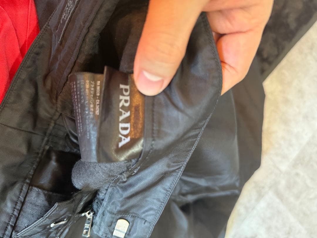 PRADA 半ズボン ショートパンツ ブラック 黒 トライアングルプレート