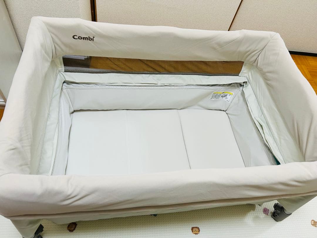 Combi コンビ　ベビーベッド コンパクト　すくすやトモネル