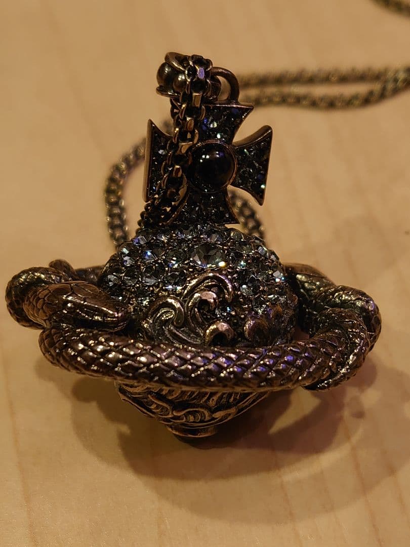 l*a様 Vivienne Westwood スネーク3Dオーブネックレス 未使