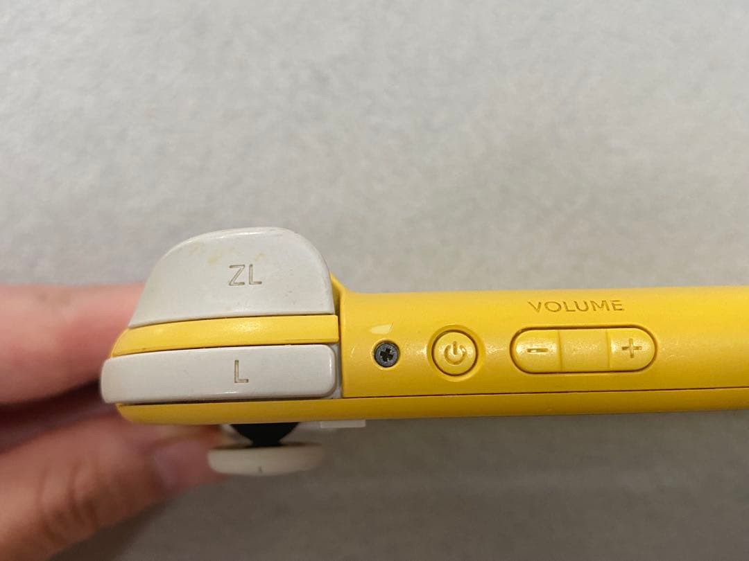 Switchライト　イエロー　ほぼジャンク品