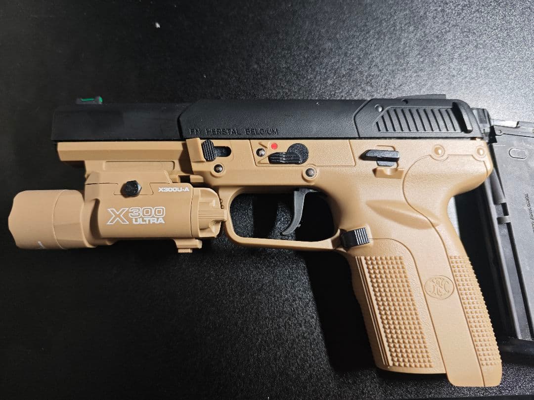 FN-5-7 タンカラー ガスガン X300 ULTRA付き