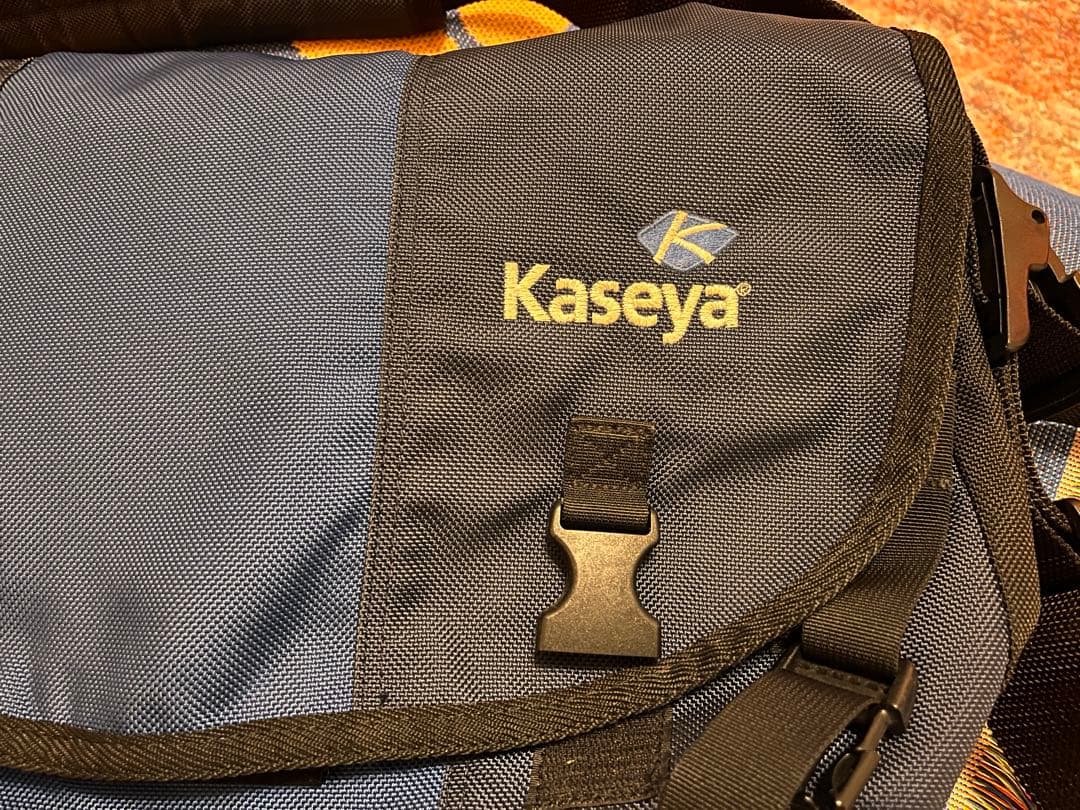 timbuk2 メッセンジャーバッグ　ネイビー