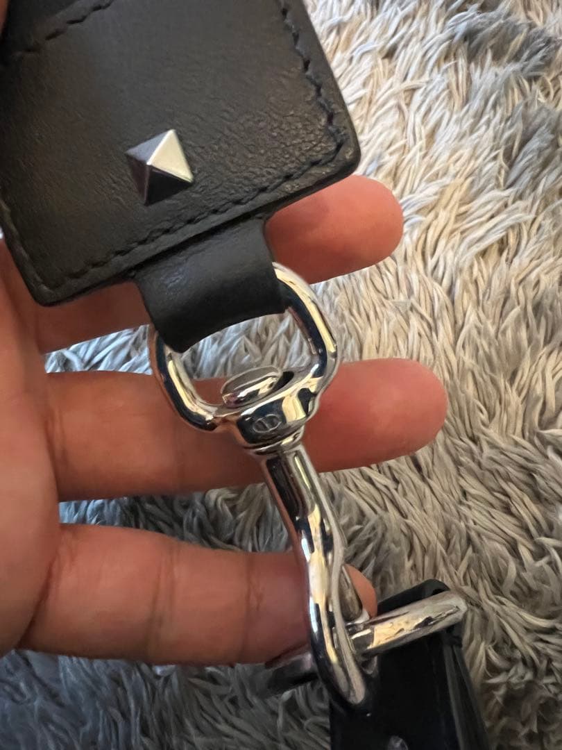 【VALENTINO】ボディバッグ ロックスタッズ VLTNロゴ 黒