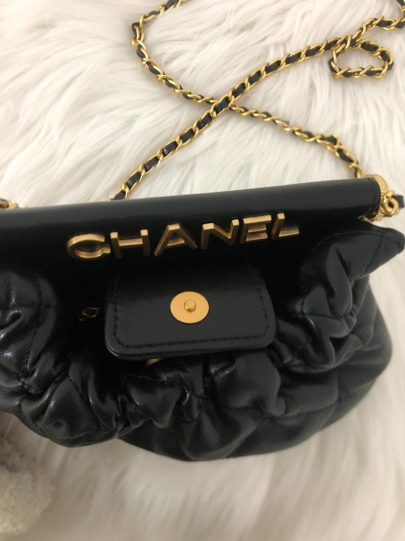 ノベルディー　ショルダーバッグ　多色ロゴ　女性　バッグ