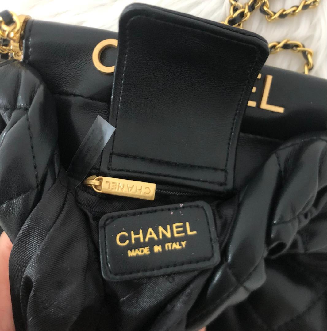 ノベルディー　ショルダーバッグ　多色ロゴ　女性　バッグ