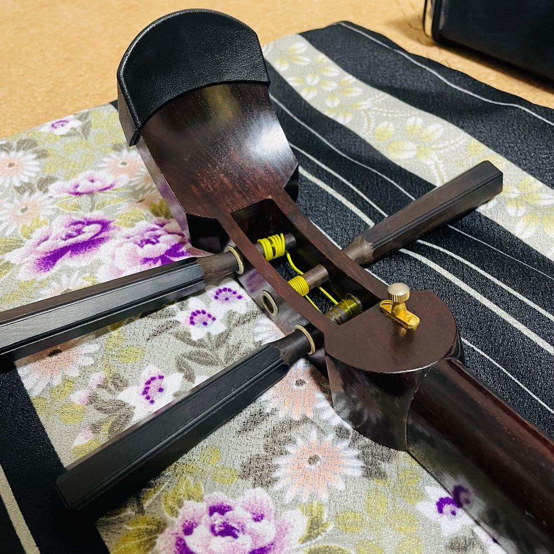 地唄 民謡 三味線 中棹 東さわり 紅木? 紫檀? ハードケース鍵付　付属品色々