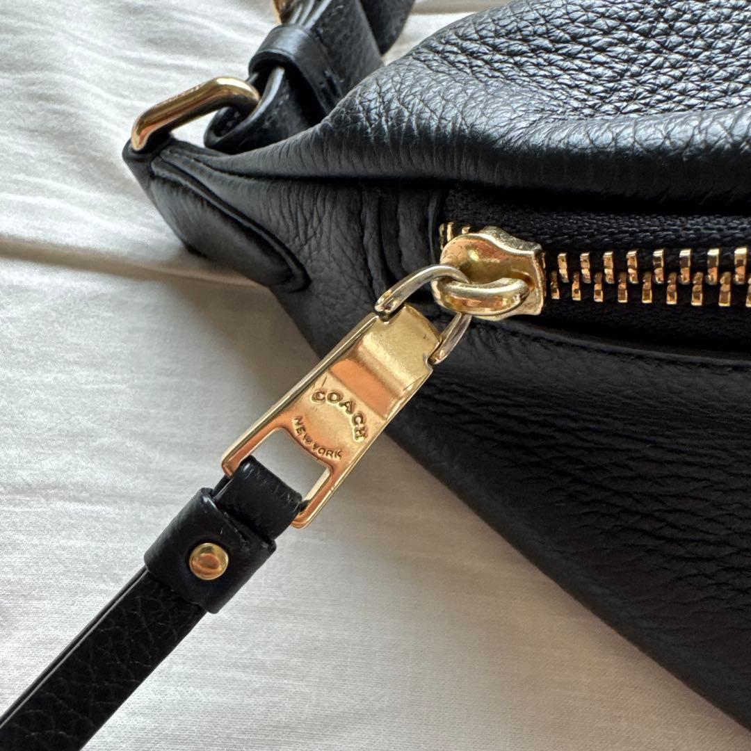 COACH ブラック レザー ボディバッグ