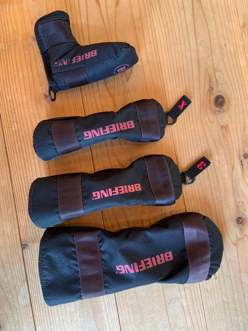 BRIEFING ゴルフキャディバッグ ネームプレート付ヘッドカバーセット