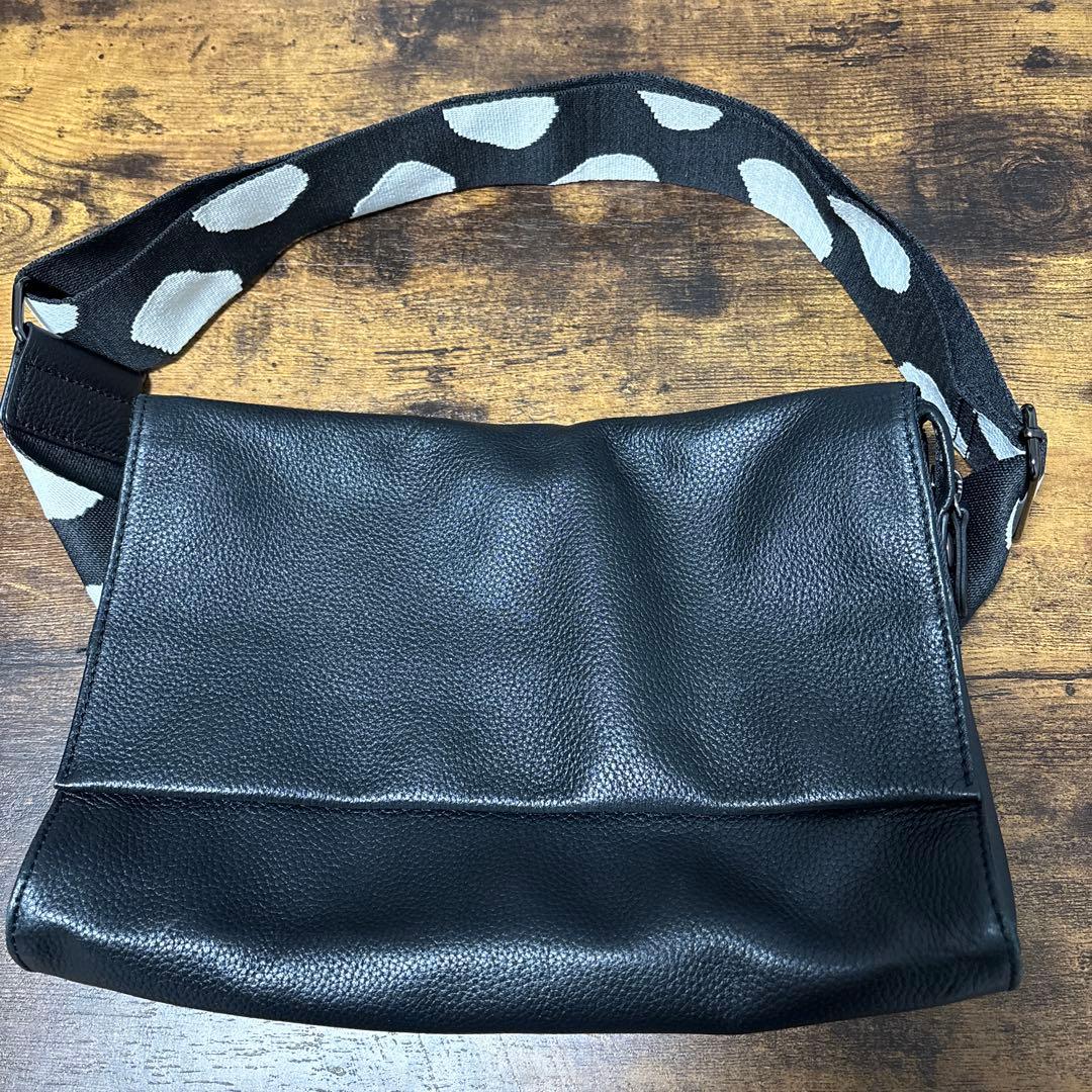 《早いもの勝ち！》ear PAPILLONNER 柄ワイドテープショルダーバッグ