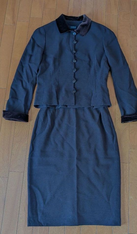 AKRIS　茶色スーツ　38　美品　上品