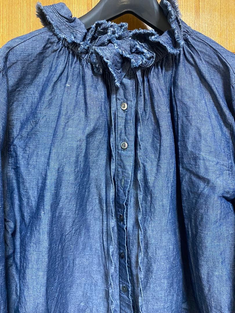 ダークブルー フリル付き長袖シャツ