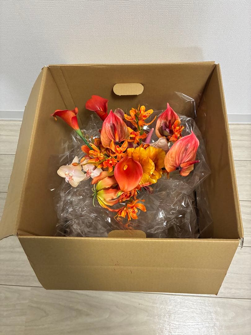 【引越しのため今月処分】オレンジ赤色プリザーブドフラワーブーケ　ブートニア