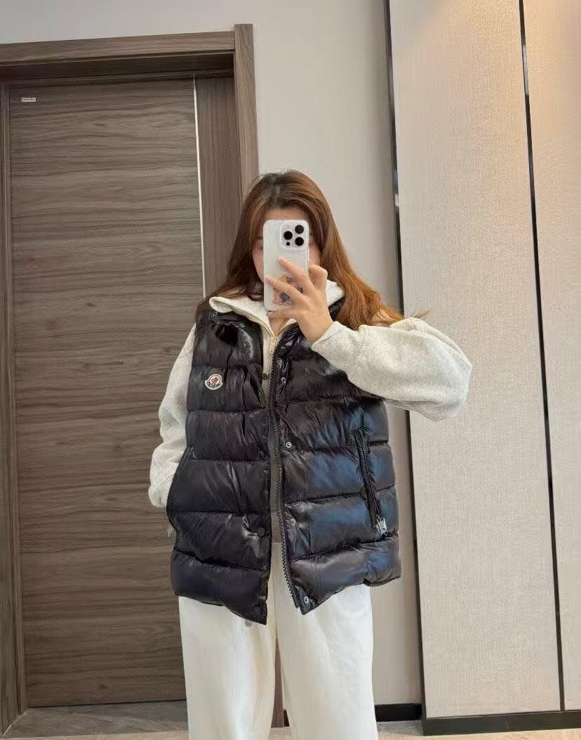 MONCLER ブラック ダウンベスト~~~