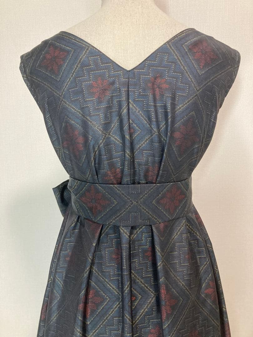 着物リメイク大島紬　裾切り替え深Vネックロングフレアワンピース着丈128㎝