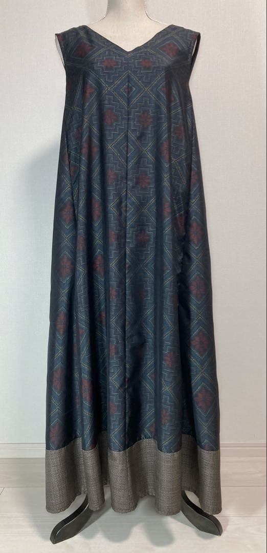 着物リメイク大島紬　裾切り替え深Vネックロングフレアワンピース着丈128㎝