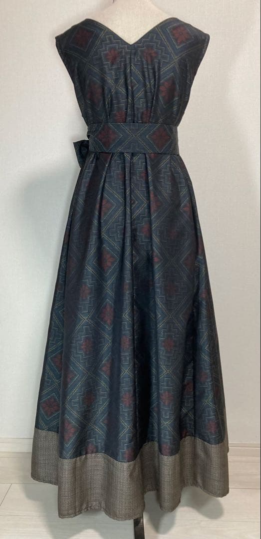 着物リメイク大島紬　裾切り替え深Vネックロングフレアワンピース着丈128㎝