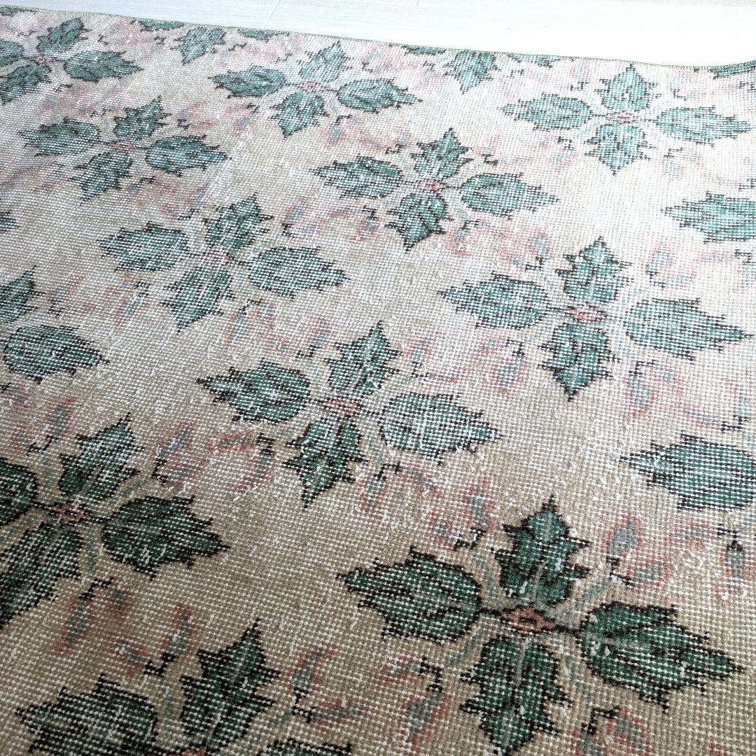 109×201 落ち着きベージュ　リーフ柄　トルコヴィンテージラグ