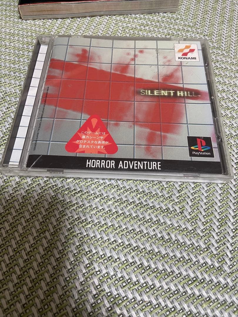 SILENT HILLシリーズ(1.2.4)＋4攻略本(ばら売り可)