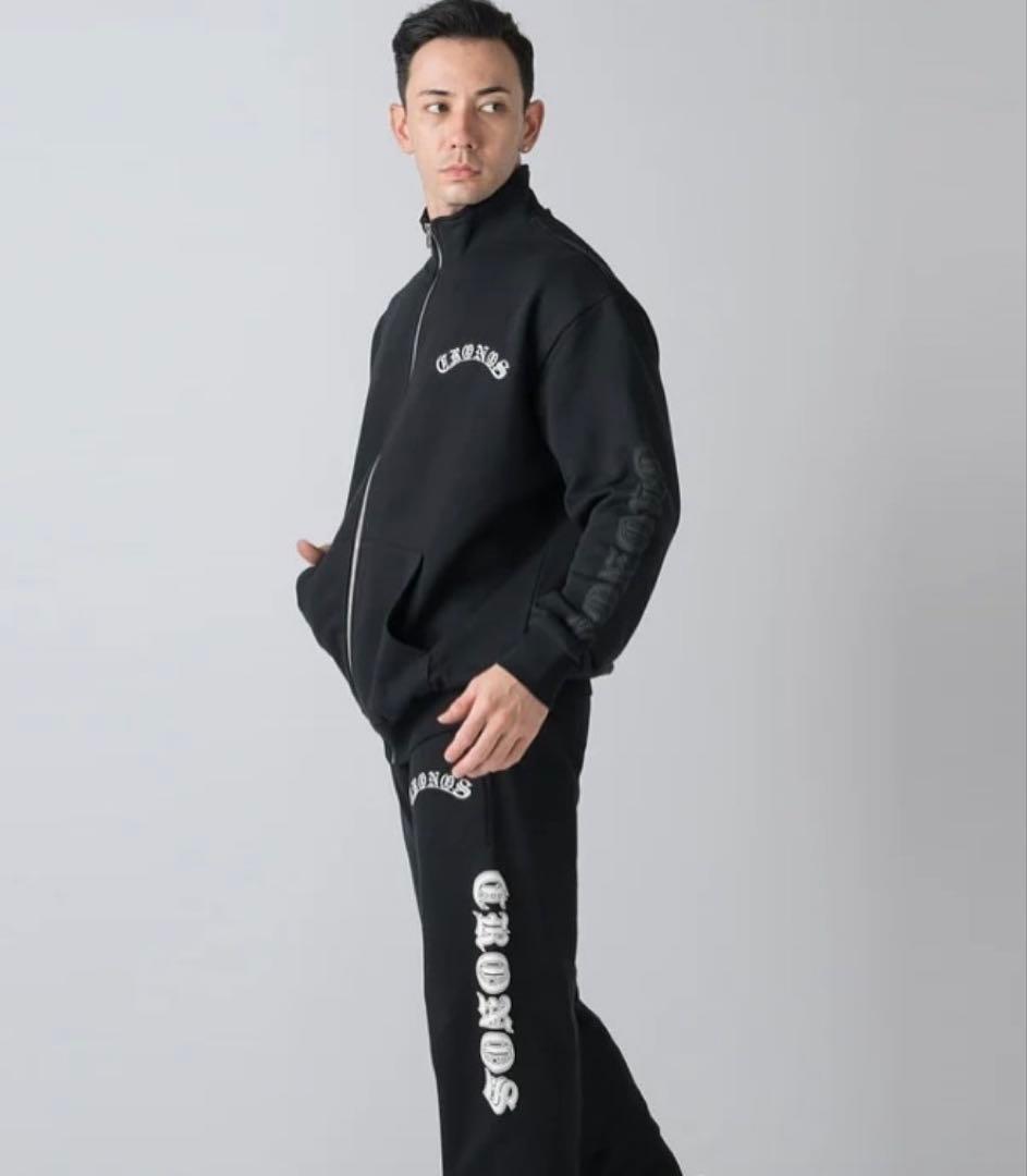 トップス CRONOS BLACKLETTER STAND ZIP JACKET