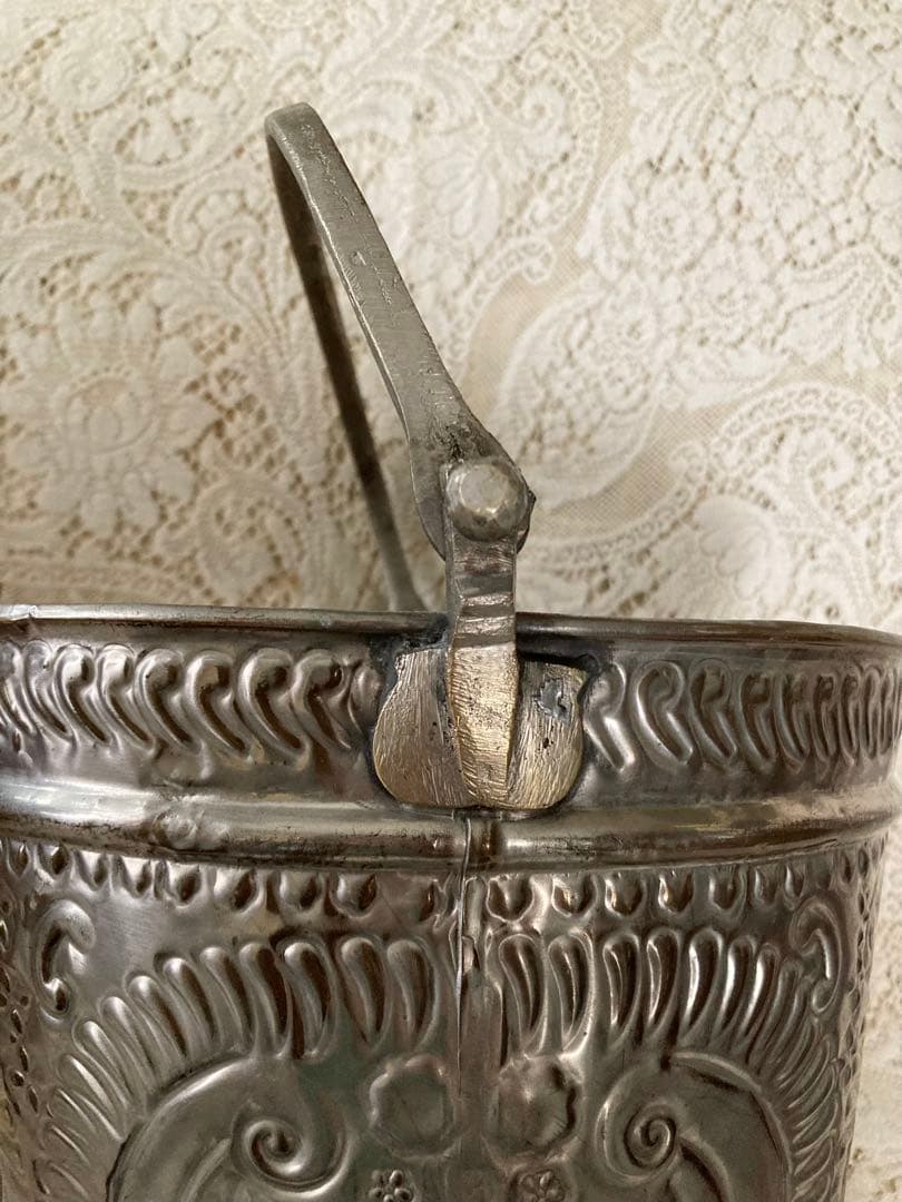 再値下　英国ヴィンテージ　味わい&存在感♪ブリキ打出し装飾インテリアバケツ　難有