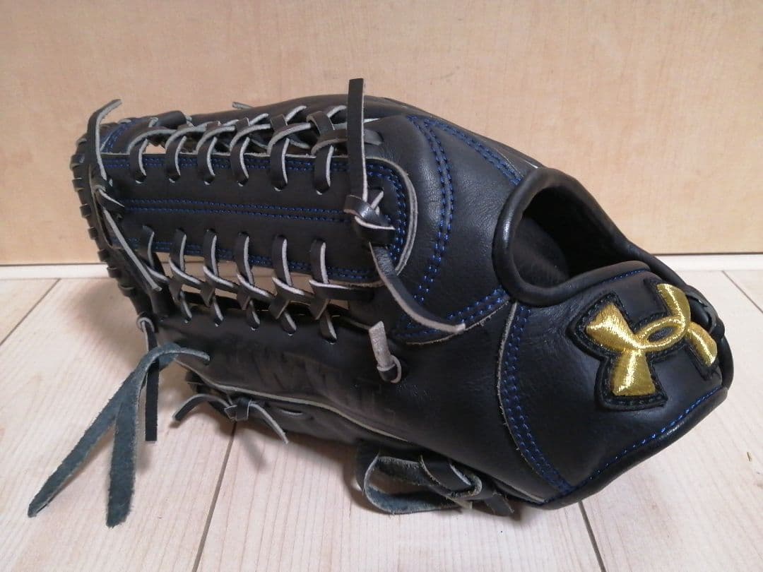 UNDER ARMOUR UAアウトフィルダー 外野用 軟式グローブ 左投げ