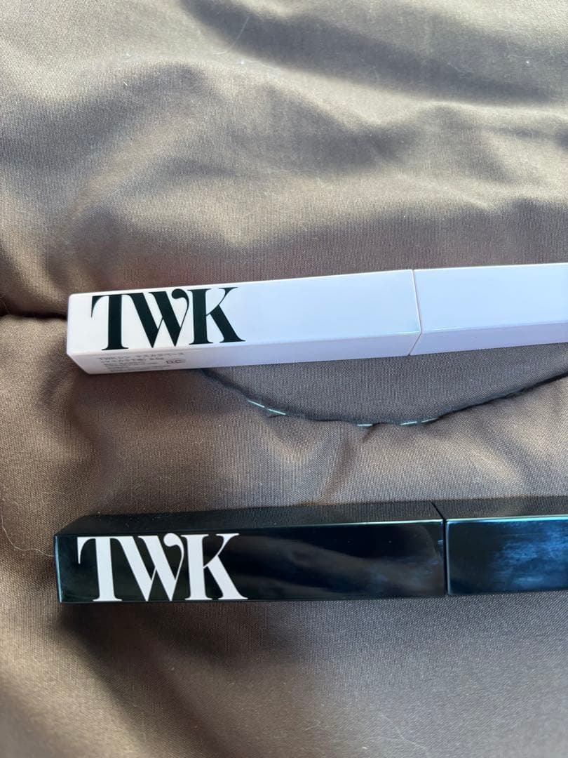 TWK シン ピュアブラック マスカラ & ベース セット