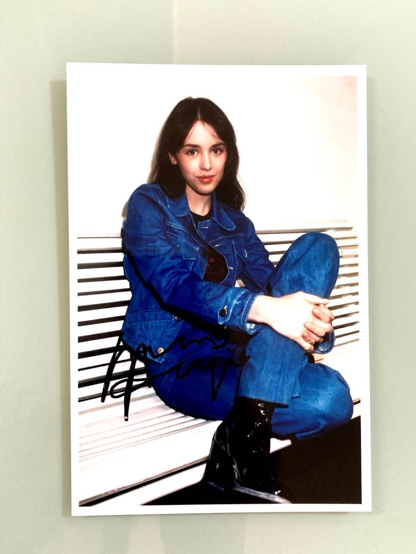 イザベルアジャーニ直筆サイン入り写真…