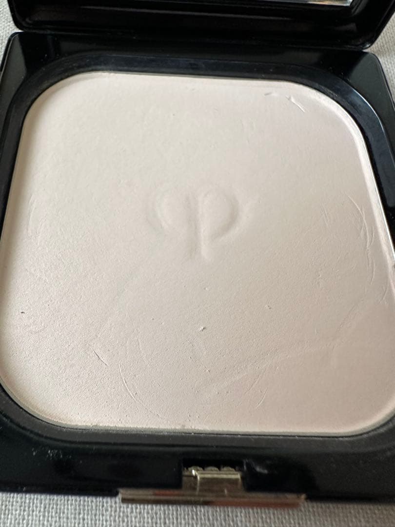 お茶様クレ・ド・ポー ボーテプードルコンパクトエサンシエルn（エレガントスリム）