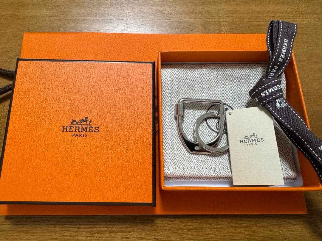 ほぼ未使用品エルメスキーホルダー（エトリエ）ノーカラー