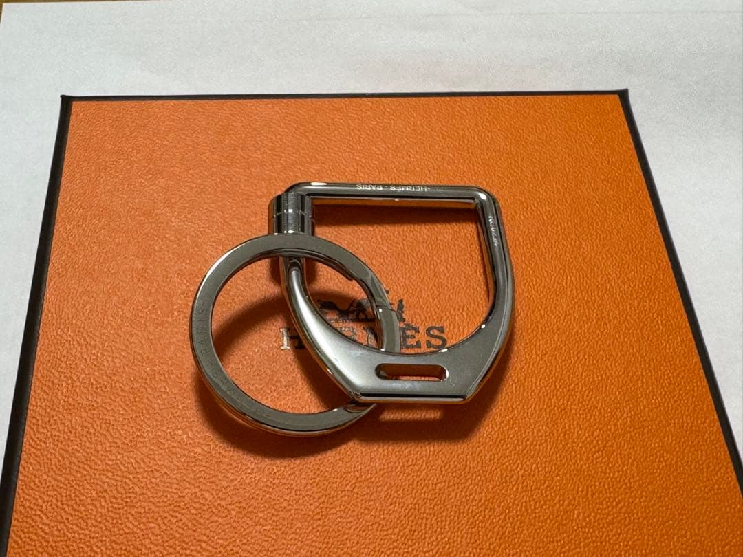 ほぼ未使用品エルメスキーホルダー（エトリエ）ノーカラー