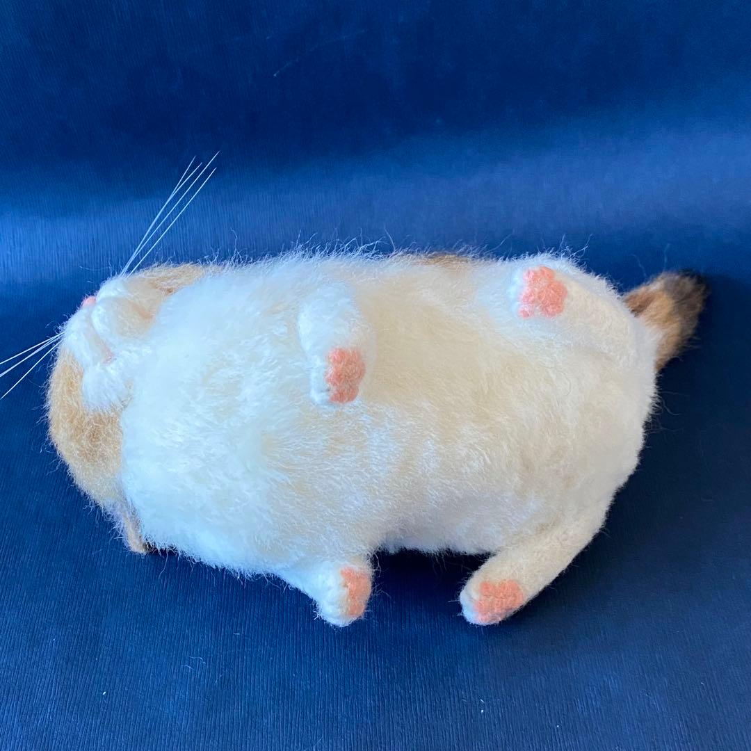羊毛フェルト猫　全身　リアル可愛い三毛のマンチカン