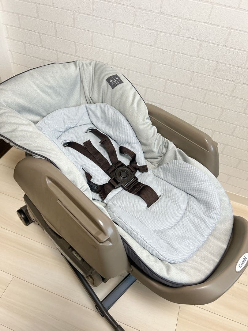 【Combi】ネムリラ オートスウィング(ハイローチェア)