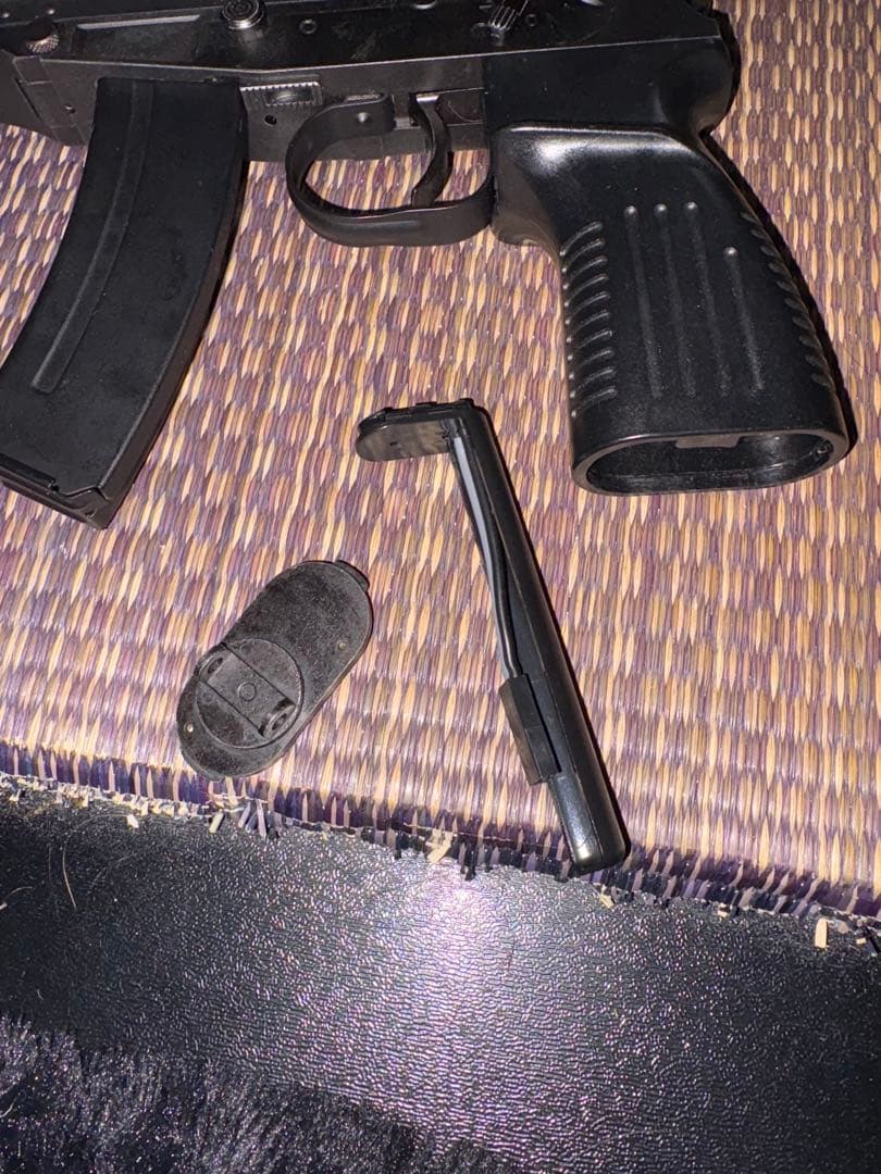 東京マルイ　電コン　スコーピオン Vz.61