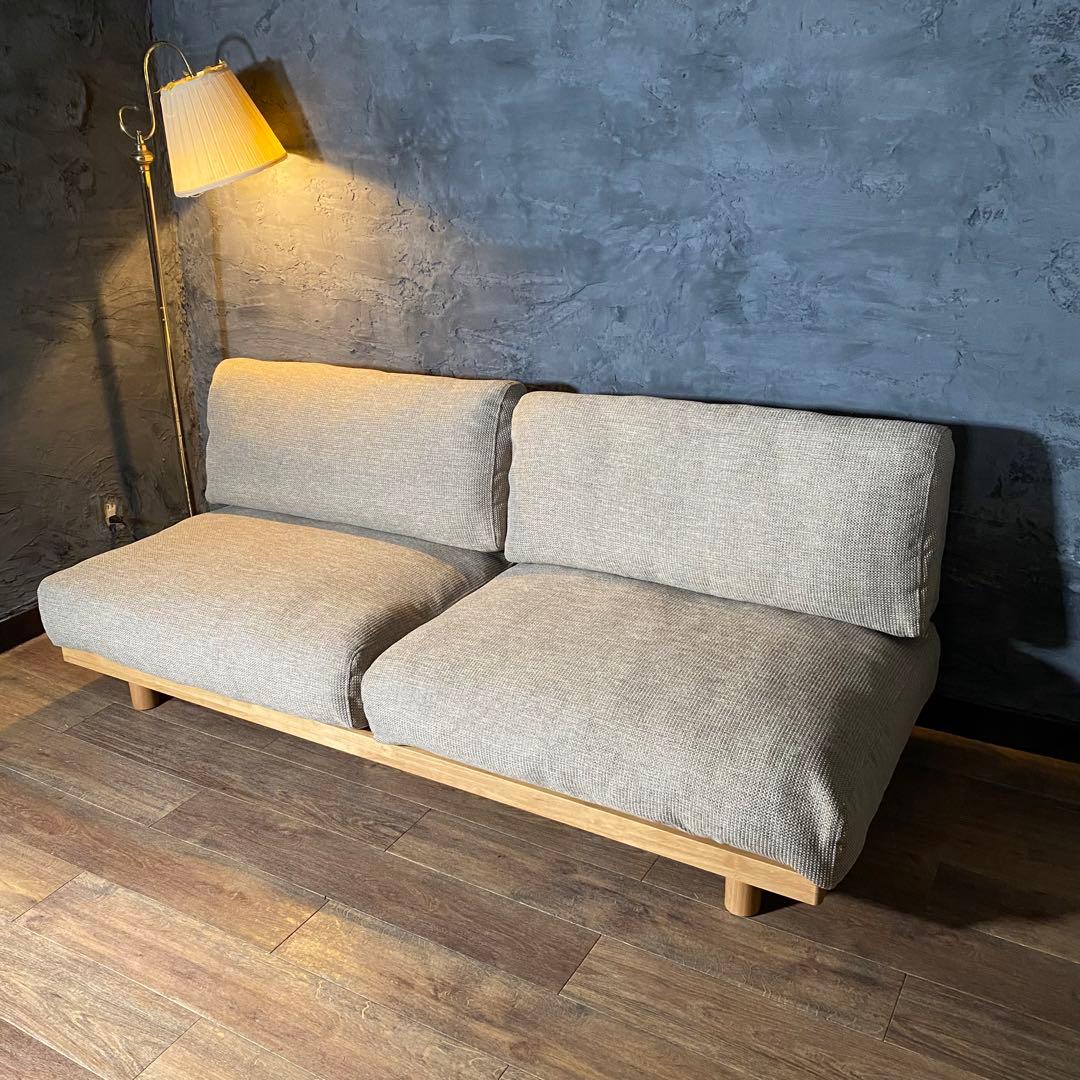 首都圏送無料〜　10万 ゆったり座れるアームレスソファ　３シーター　ベージュ