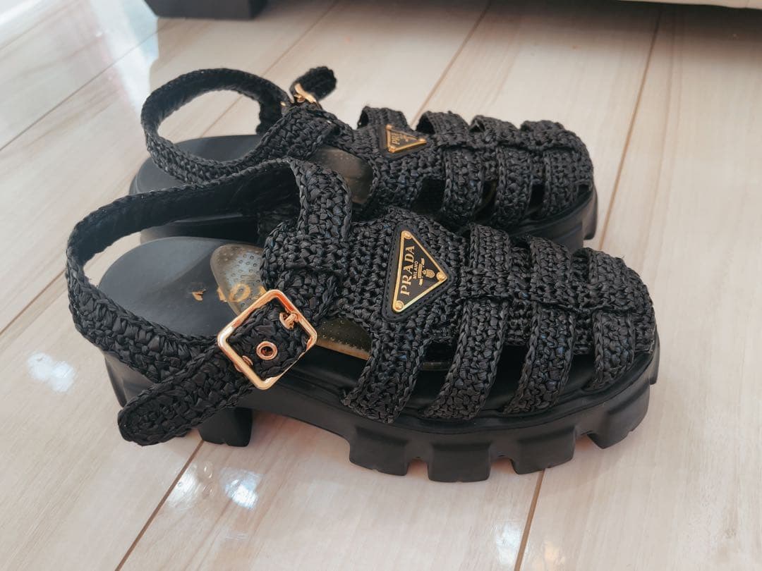PRADA ブラック ストラップサンダル