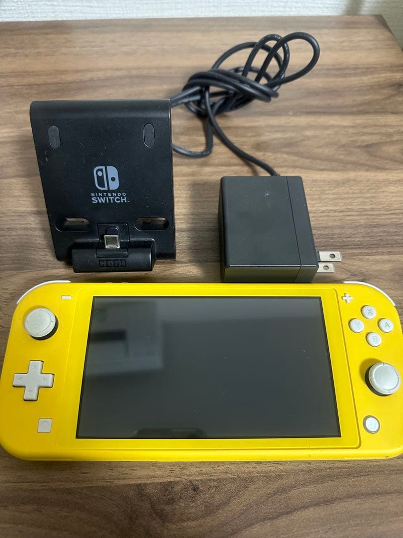 Nintendo Switch Lite イエロー（充電器・ホリ製スタンド付き）