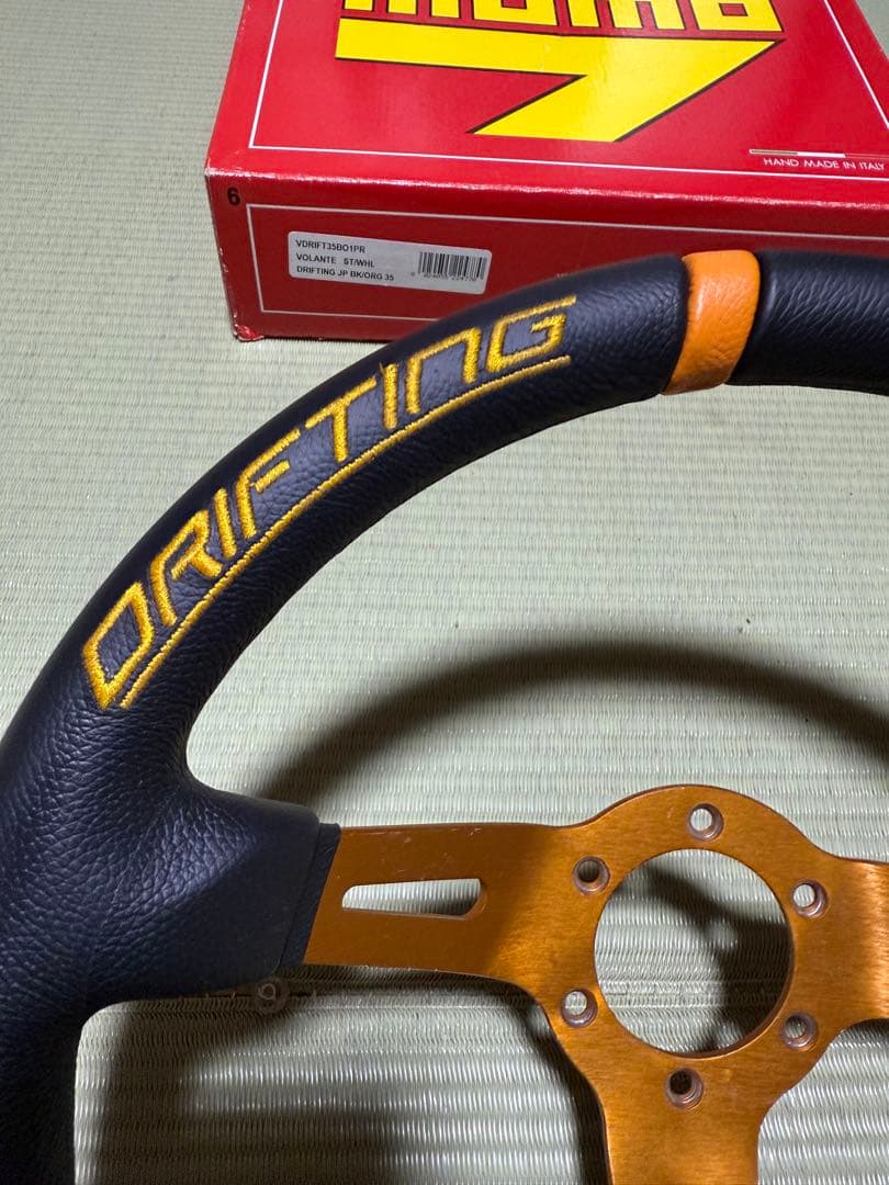 momo DRIFTING ステアリングホイール