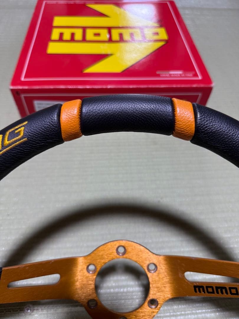 momo DRIFTING ステアリングホイール