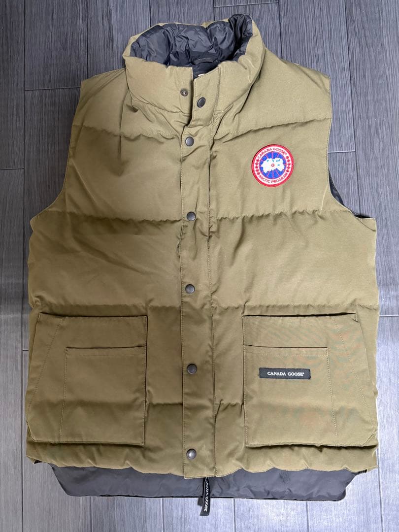 本物　カナダグース　ダウンベスト　カーキ　Sサイズ