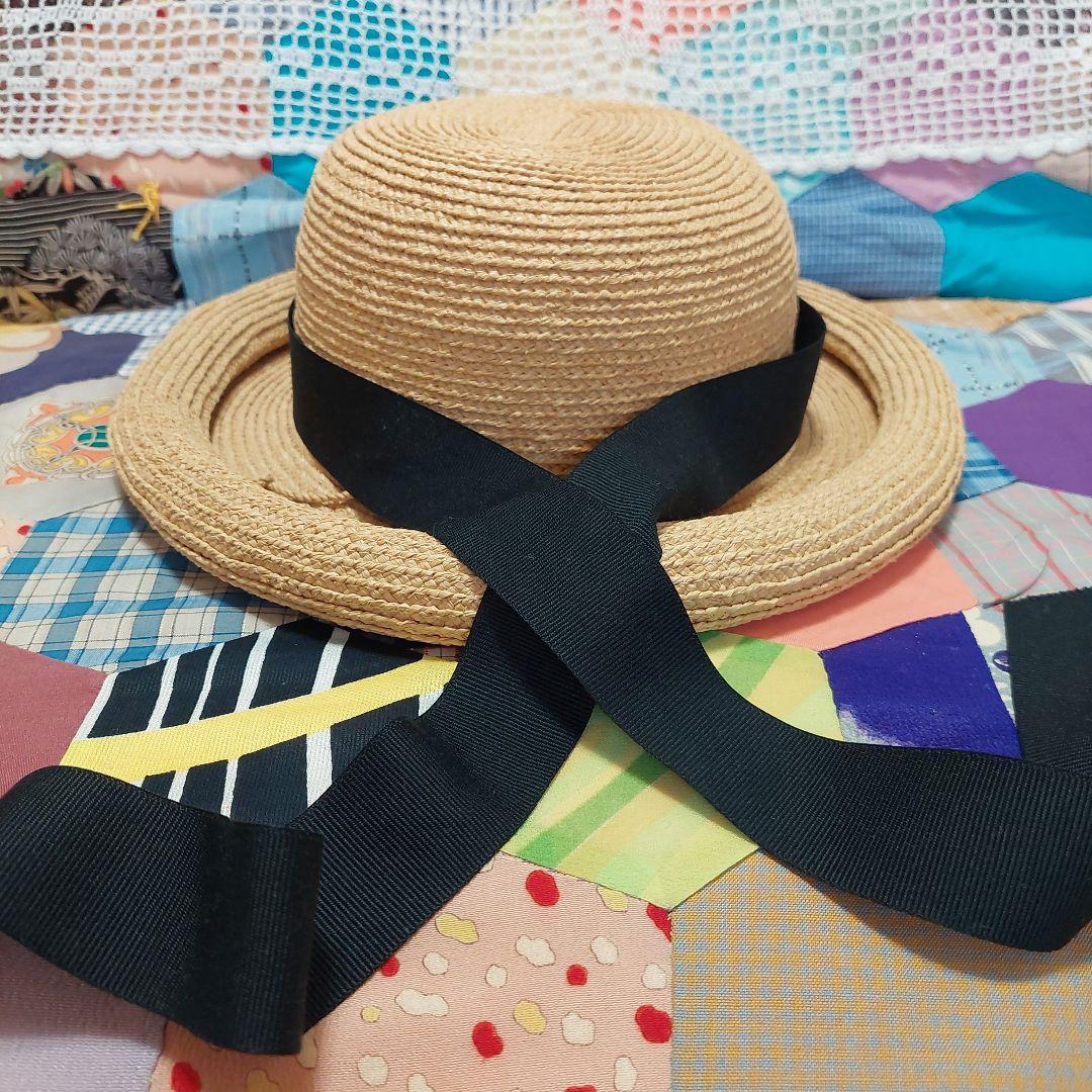 つばの形が可愛いヘレンカミンスキー ラフィア・麦わら帽子