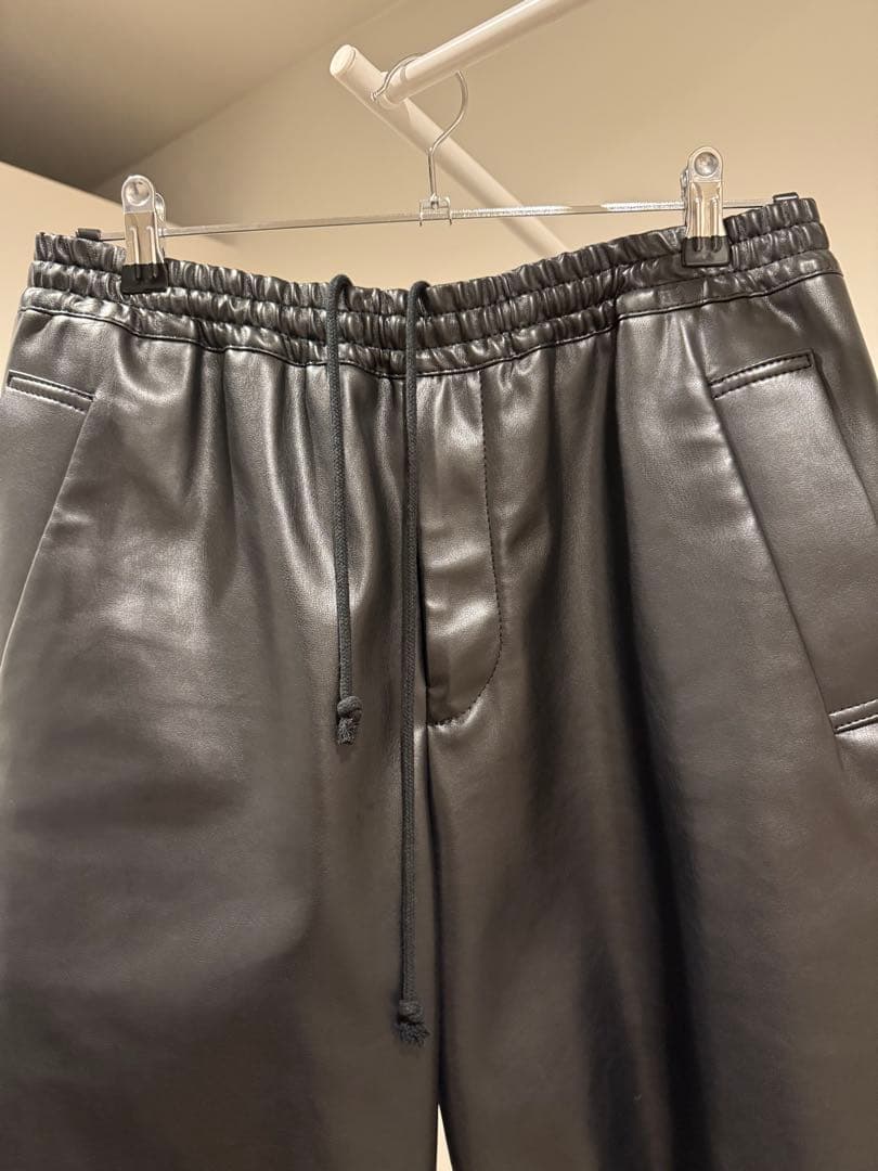 パ*ン様 【UNDERCOVER】 フェイクレザーショーツ