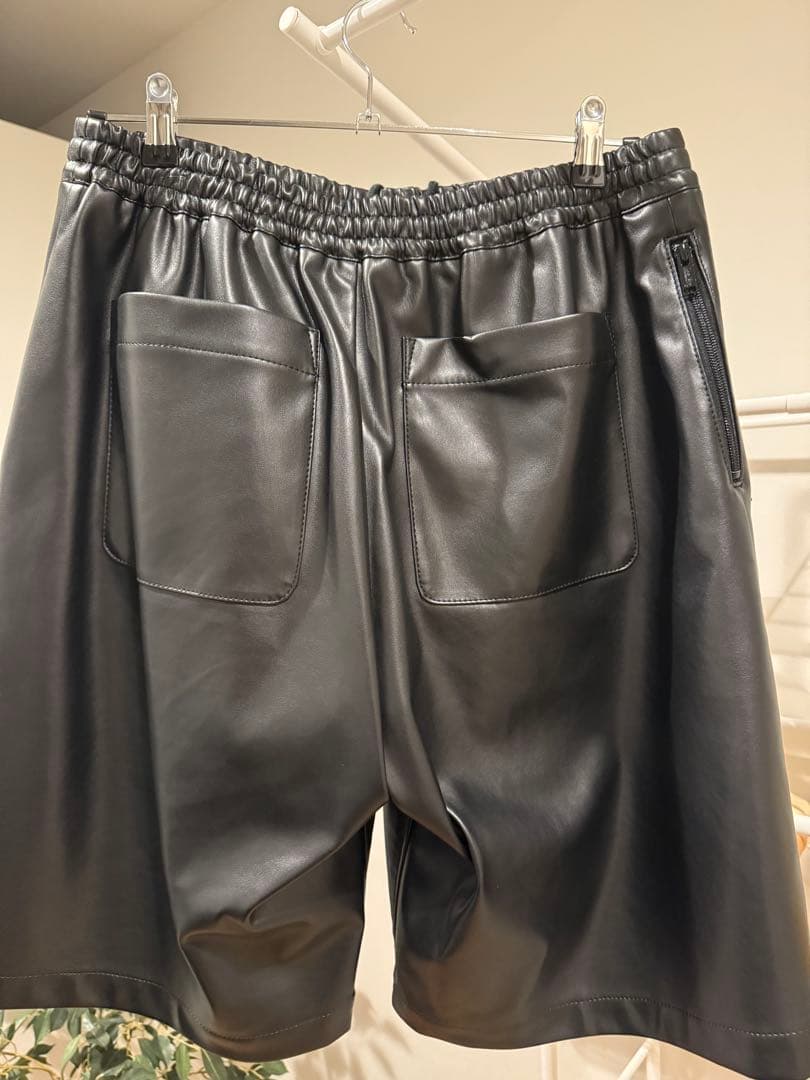 パ*ン様 【UNDERCOVER】 フェイクレザーショーツ