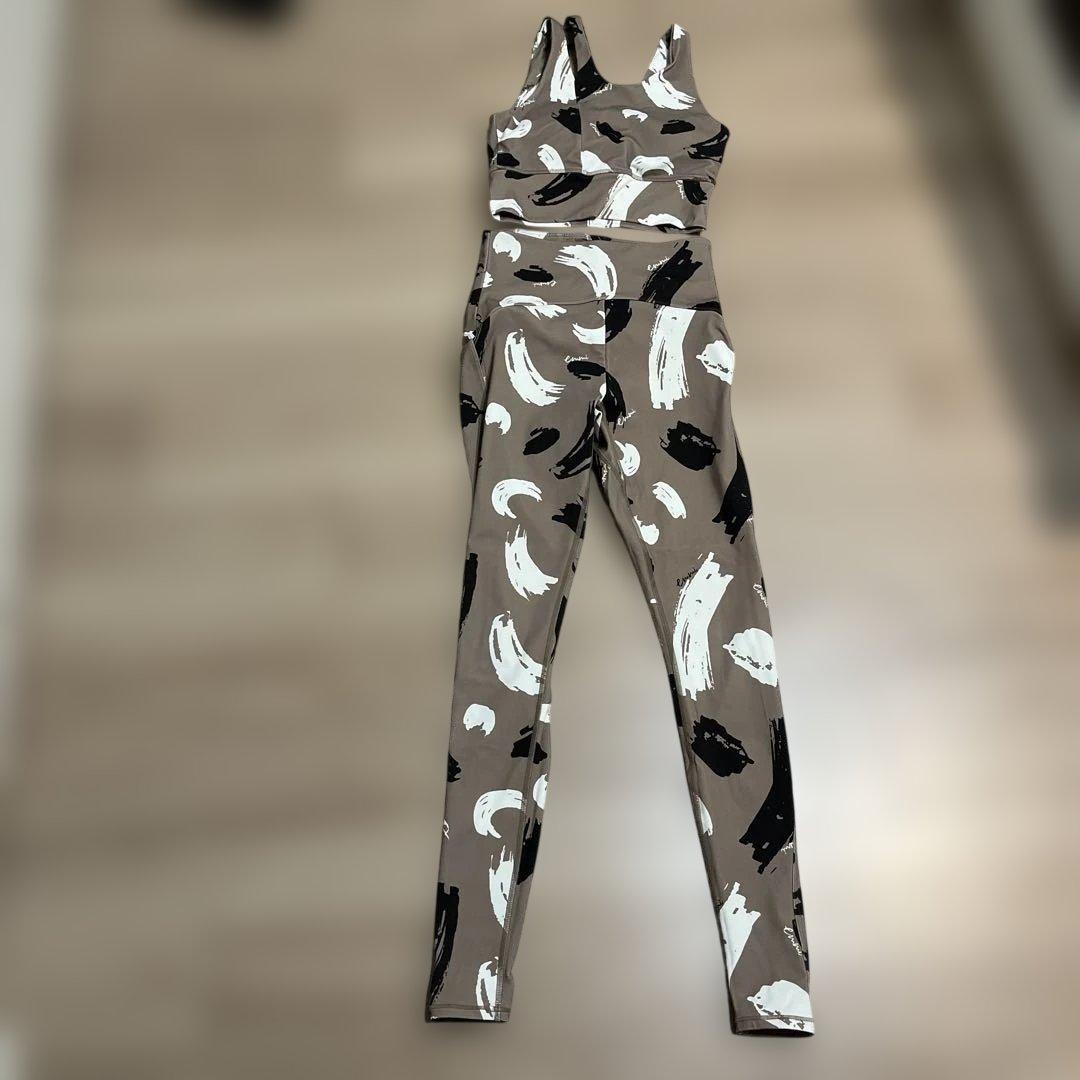 エミヨガ emmiヨガウェア　ブラトップ&レギンス