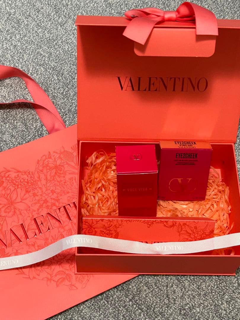⭐︎VALENTINO オールドパルファン&アイチークギフトセット⭐︎