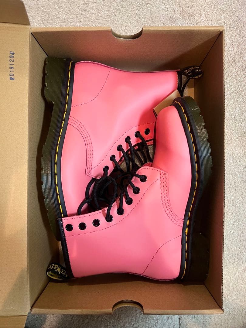 【新品未使用】Dr.Martens ピンク 8ホールブーツ