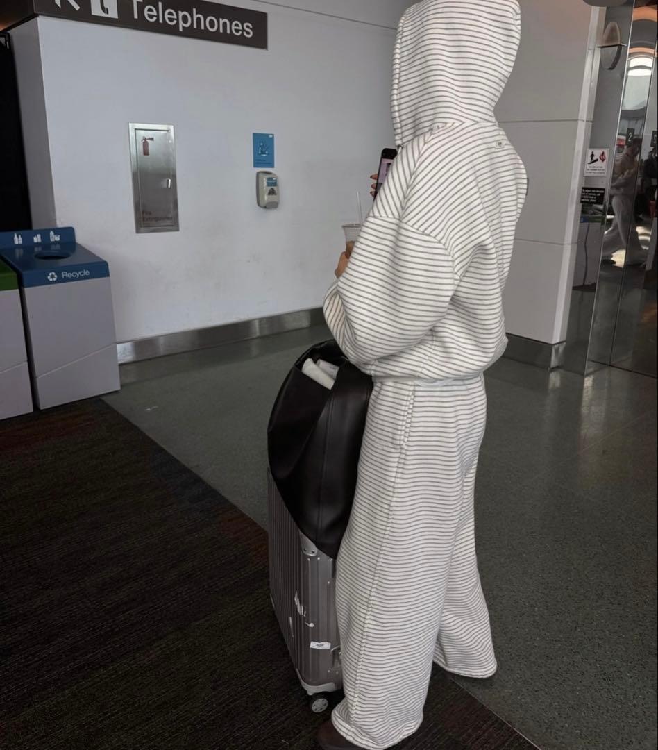 GLOWNY ストライプ ジップアップパーカー