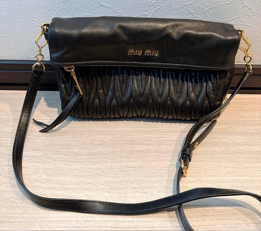 MIU MIU ミュウミュウ　マテラッセ　ショルダーバッグ　キルティング