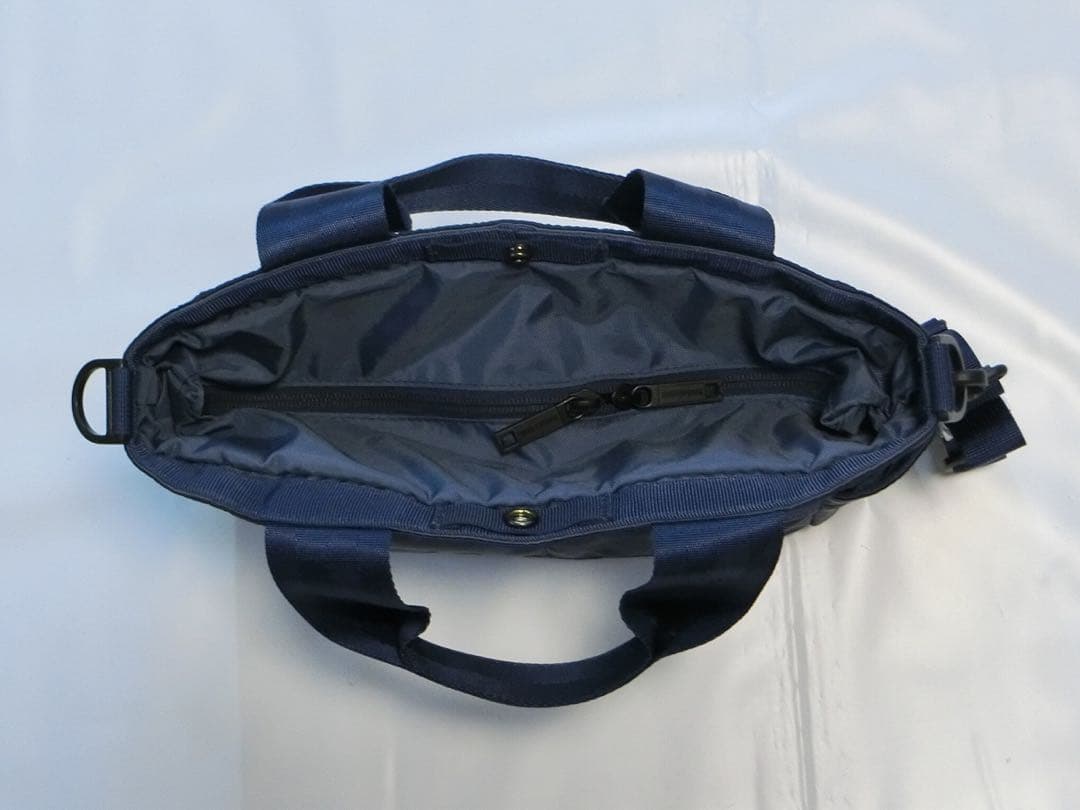 BRIEFING ブリーフィング　ネイビーのカートバッグ ラウンドバッグ