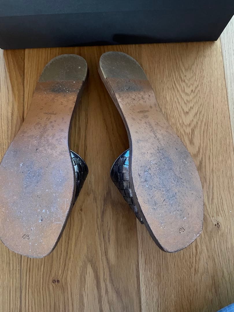 ボッテガヴェネタ　メタリックレザー　サンダル